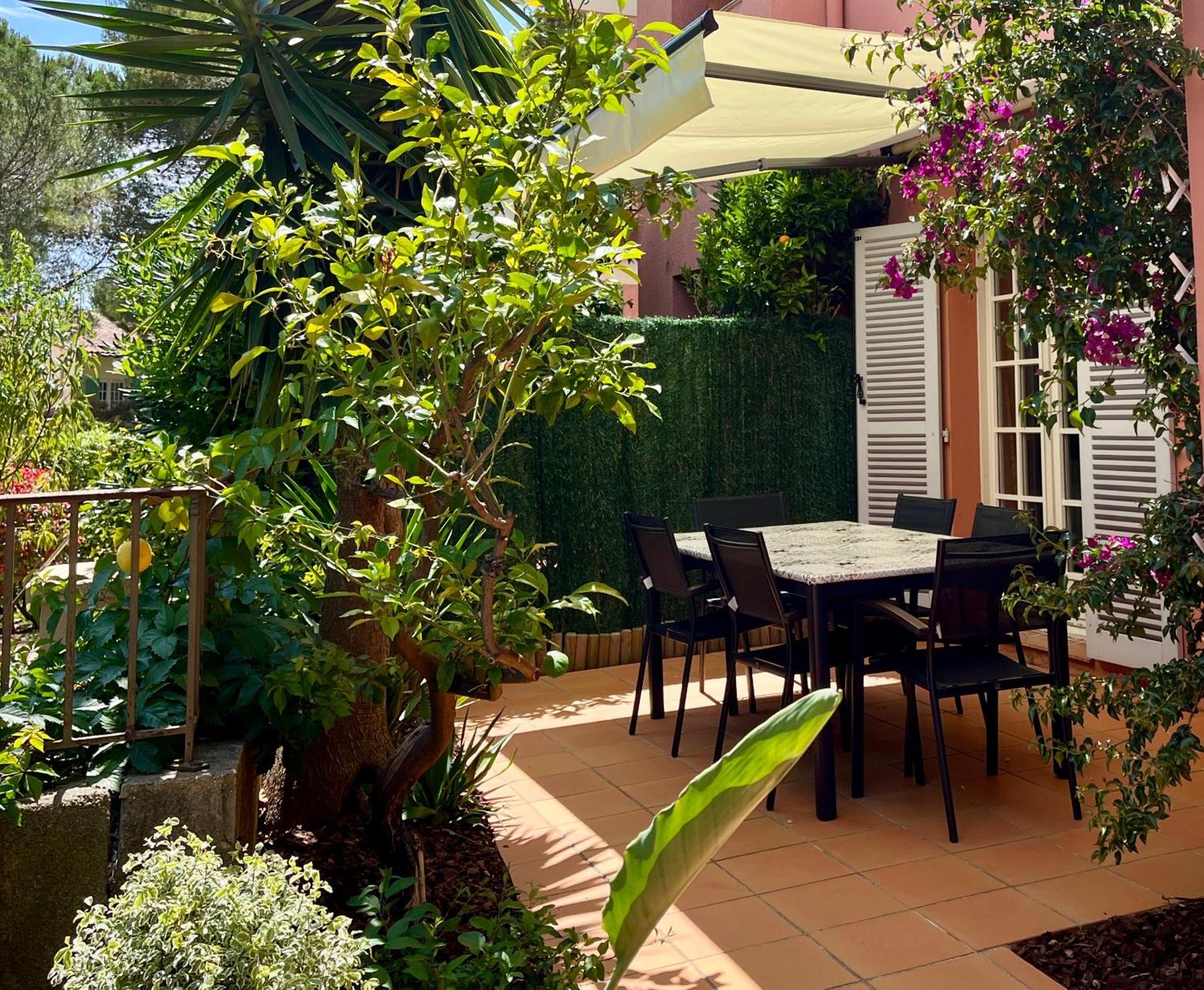 מוגין Village Typique - Piscine - Grande Terrasse Ombragee - Logement Climatise מראה חיצוני תמונה